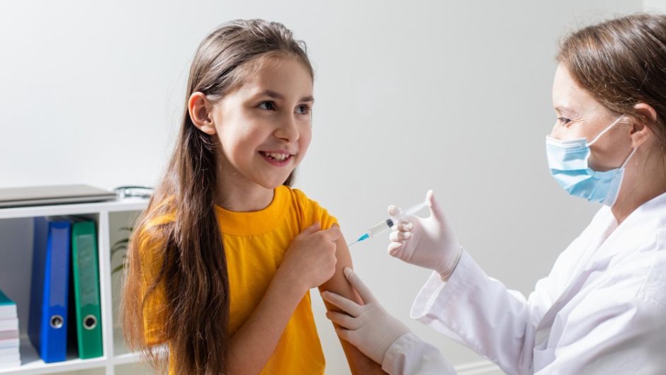 Tehnici de ținut copilul la vaccinare