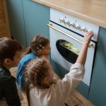Trucuri pentru a integra electrocasnicele în decor
