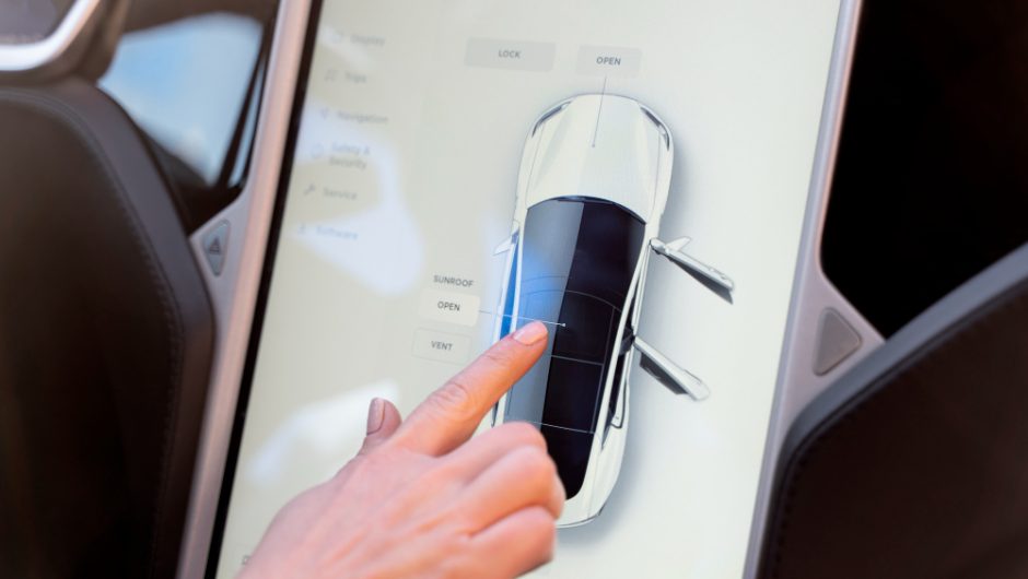 Evoluția tehnologiei în industria auto: de la mașini electrice la autonome