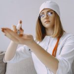 Cum să alegi cremele potrivite pentru pielea sensibilă și uscată
