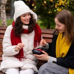 Viața socială mai puțină, dar mai bună: noul lux emoțional