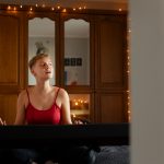Holul cu bancă, oglindă și lumină: formula simplă pentru o intrare reușită