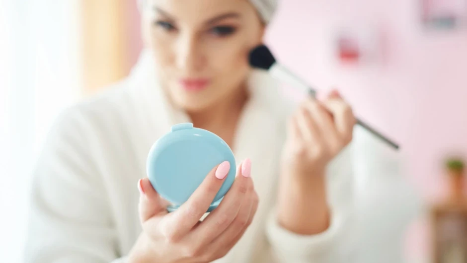 Soft glam: Echilibrul dintre machiaj definit și finisaj delicat
